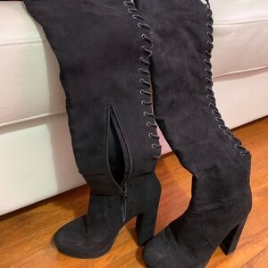 Forever 21 Knee High Black Suede Boots with Lace Up detail and Chunky Heel Sz 7